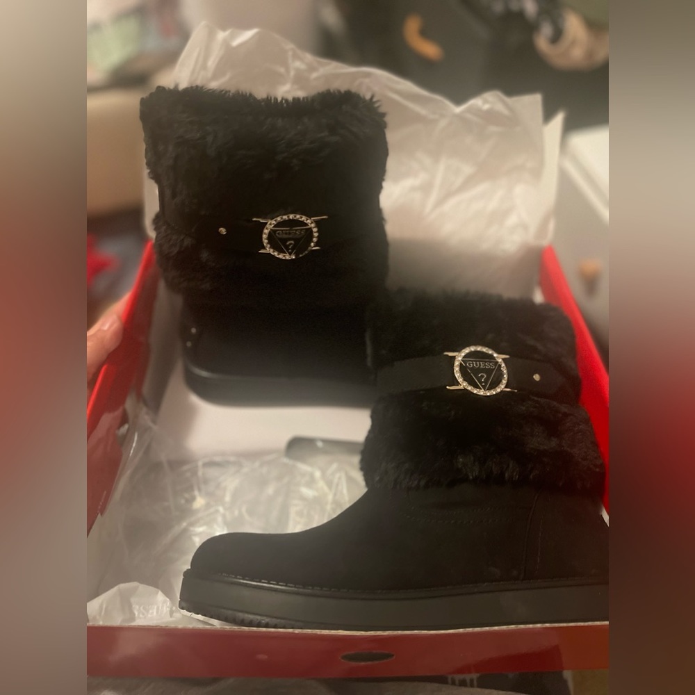 Band new guess fur boots size 7.5